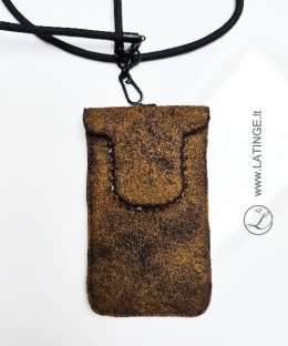 latinge-deklai-telefonui-rankine_cross_body-rudas-karamele-vegan-oda-3