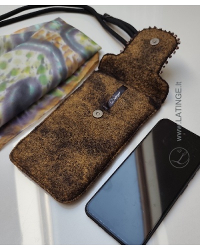 latinge-deklai-telefonui-rankine_cross_body-rudas-karamele-vegan-oda-6