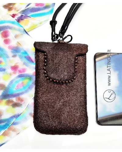 latinge-deklai-telefonui-rankine_cross_body-rudas-sokoladas-vegan-oda-1