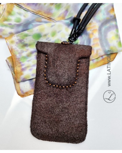 latinge-deklai-telefonui-rankine_cross_body-rudas-sokoladas-vegan-oda-2