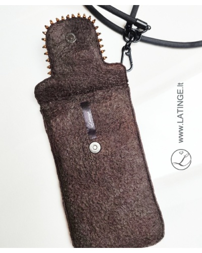 latinge-deklai-telefonui-rankine_cross_body-rudas-sokoladas-vegan-oda-2latinge-deklai-telefonui-rankine_cross_body-rudas-sokoladas-vegan-oda-2-detale